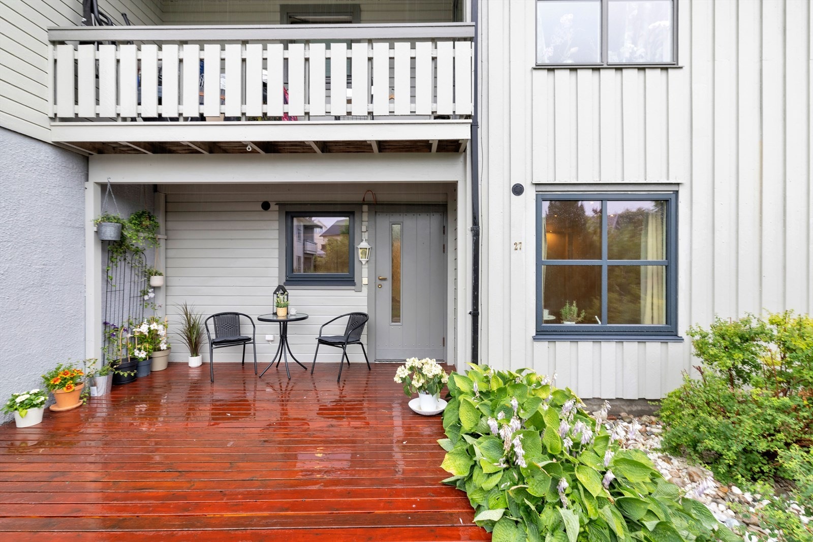 Delvis overbygd terrasse. Galleribilde