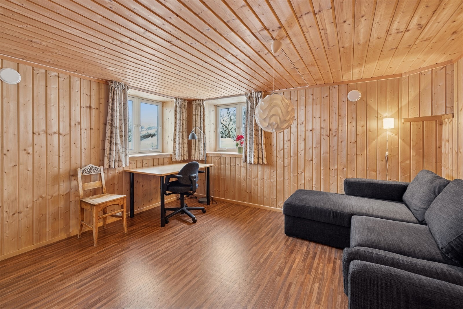 Arbeidsrom i kjelleretasje Galleribilde