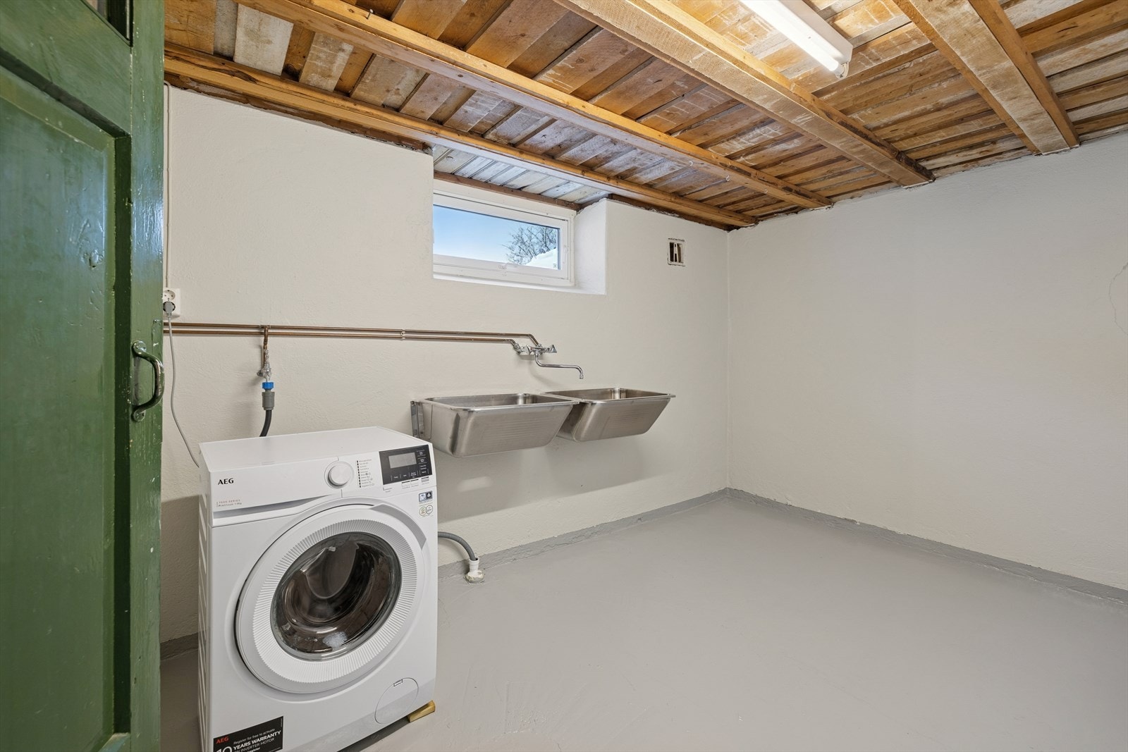 Enkelt vaskerom. Galleribilde