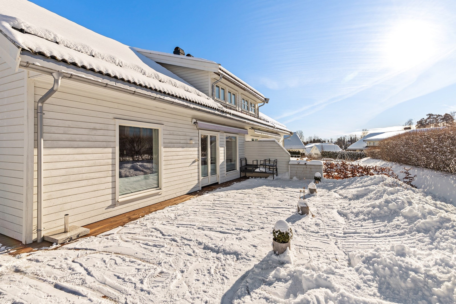 Uteplass med utgang fra stuen. Galleribilde