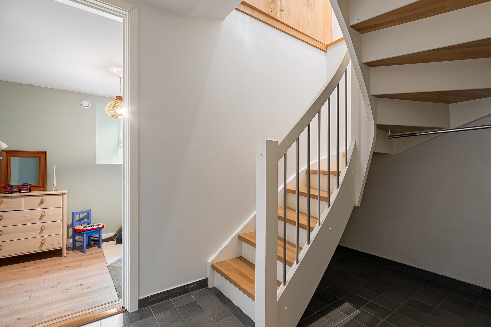 Trapperom ned til underetasjen Galleribilde