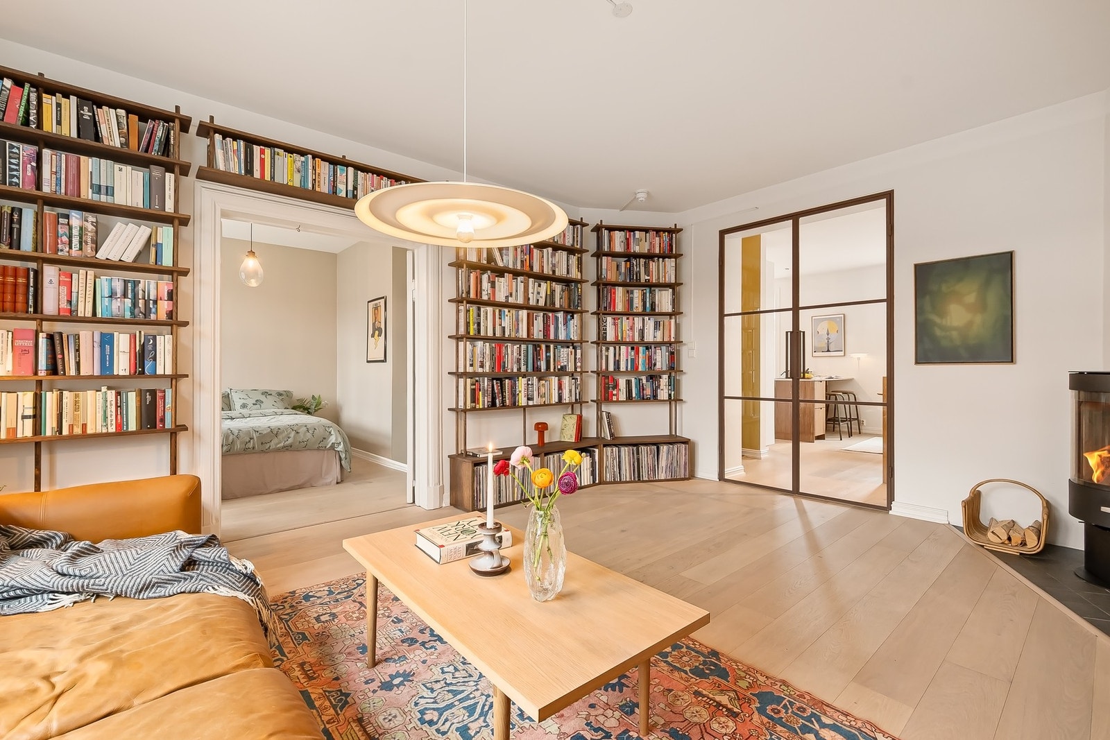 En klassisk 4-roms leilighet over to plan i flotte Lindern Hageby Galleribilde