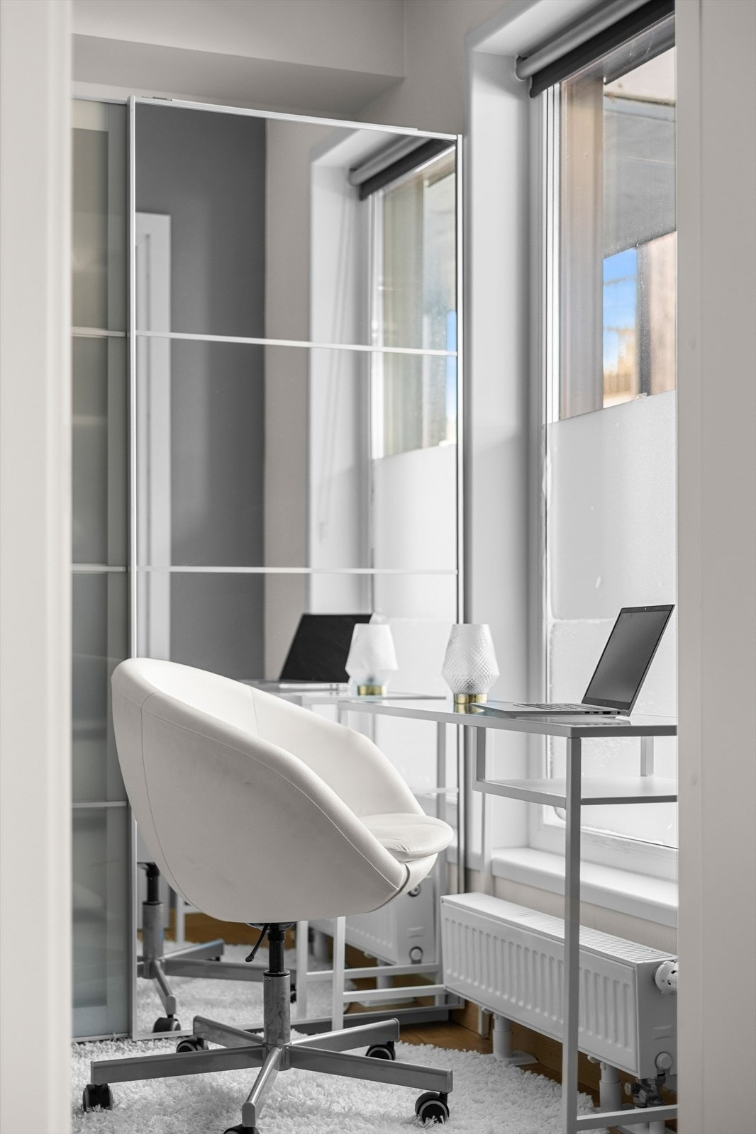 Det medfølger parkeringsplass i p-kjeller med mulighet for elbil-lading. Galleribilde