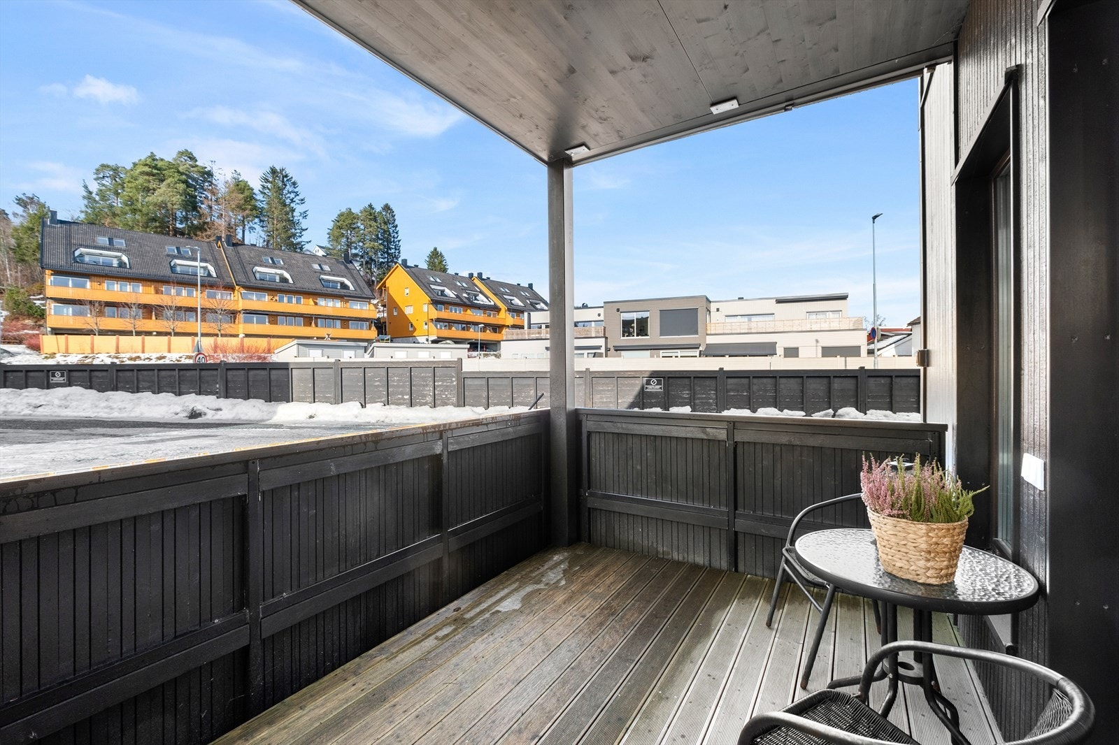 Terrassen er på gode på 10 m². Galleribilde