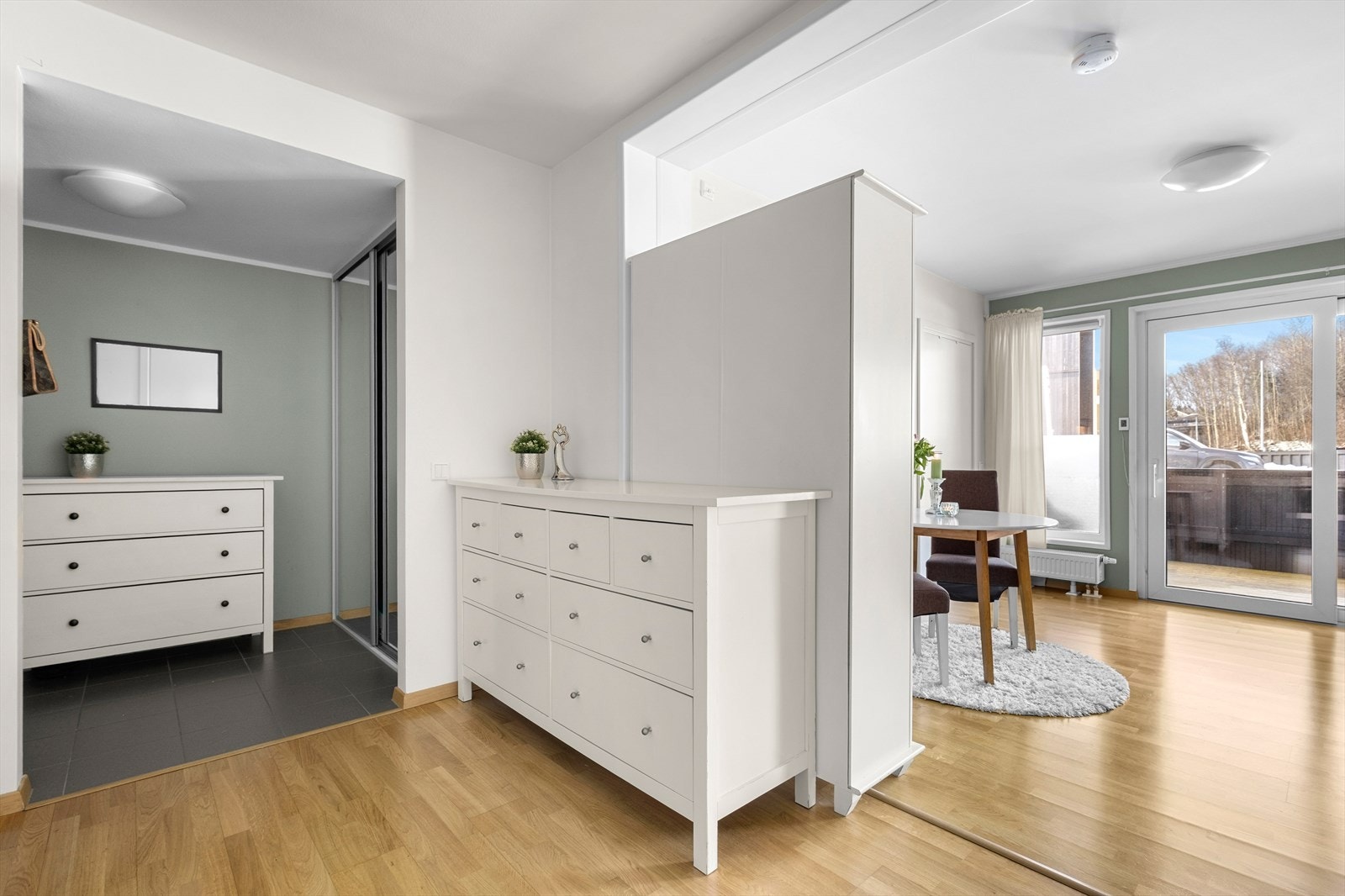 Kjøkkenet ligger naturlig avdelt fra stuen. Galleribilde