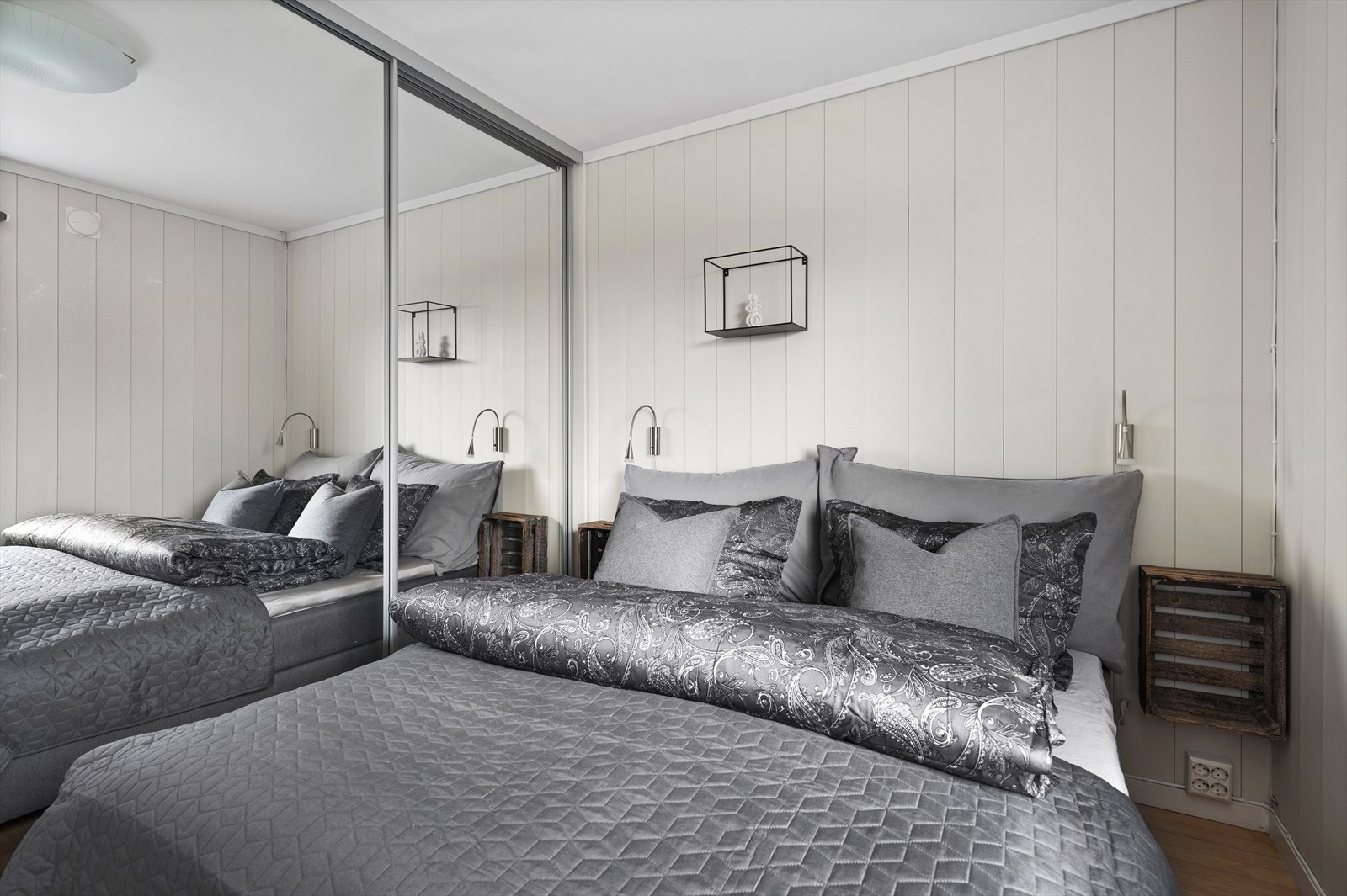 Det er to soverom i denne etasjen Galleribilde