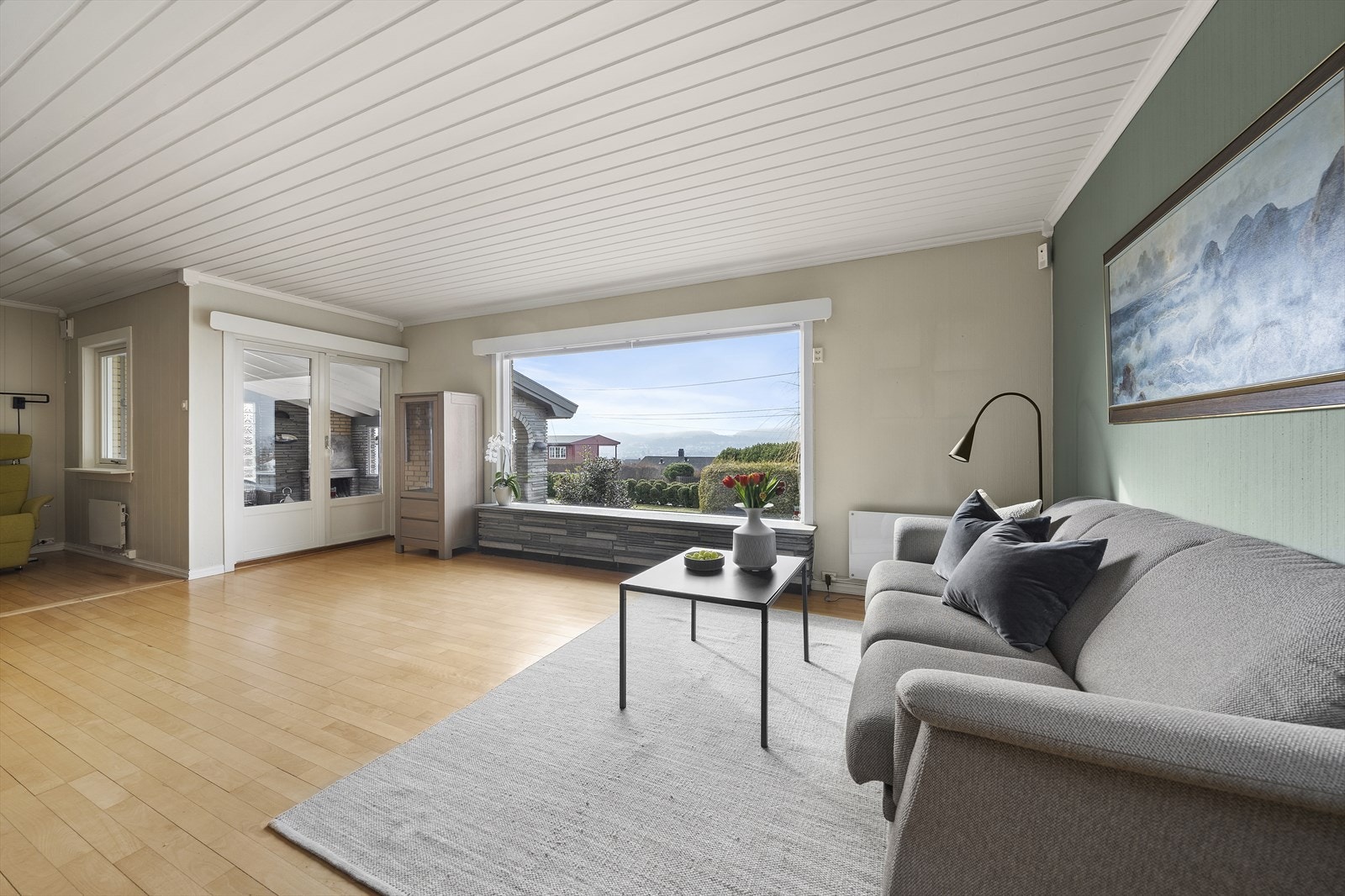 Fra stuen er det utgang til delvis innbygget terrasse Galleribilde