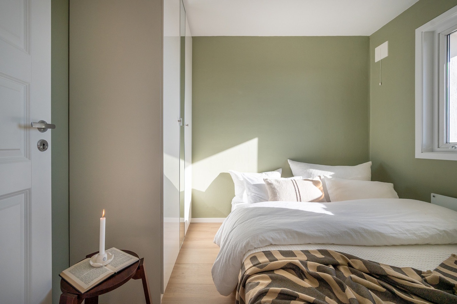 Soverom med plass til skap. Galleribilde