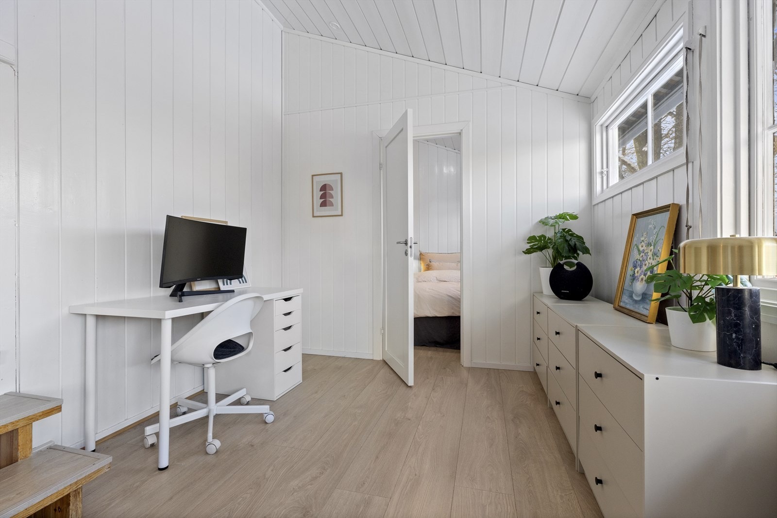 Mellomgang som kan brukes som kontor. Galleribilde