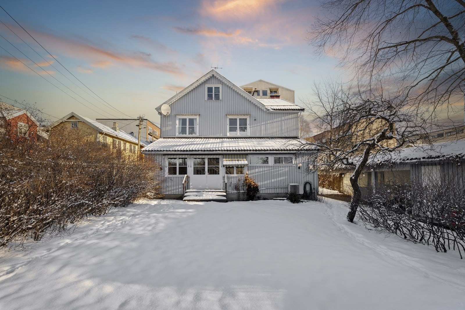 Velkommen til Langgata 45. En unik enebolig på Rodeløkka med fantastisk hage! Galleribilde