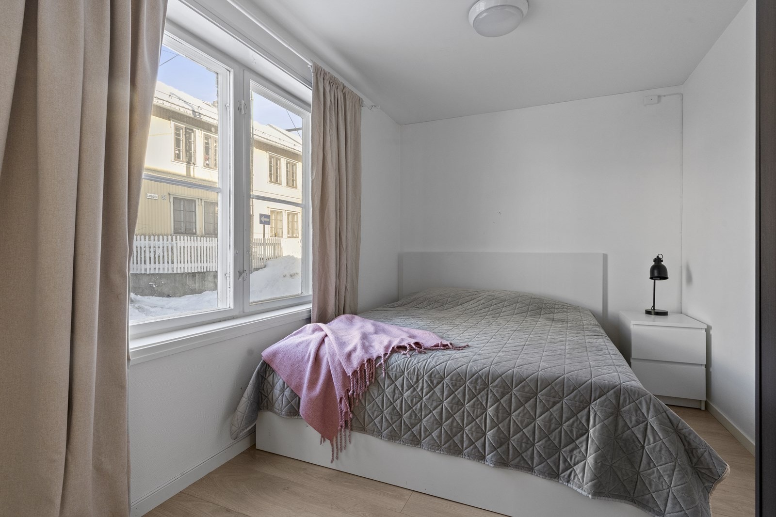 Soverom 3 med god plass til seng og annet møblement. Galleribilde