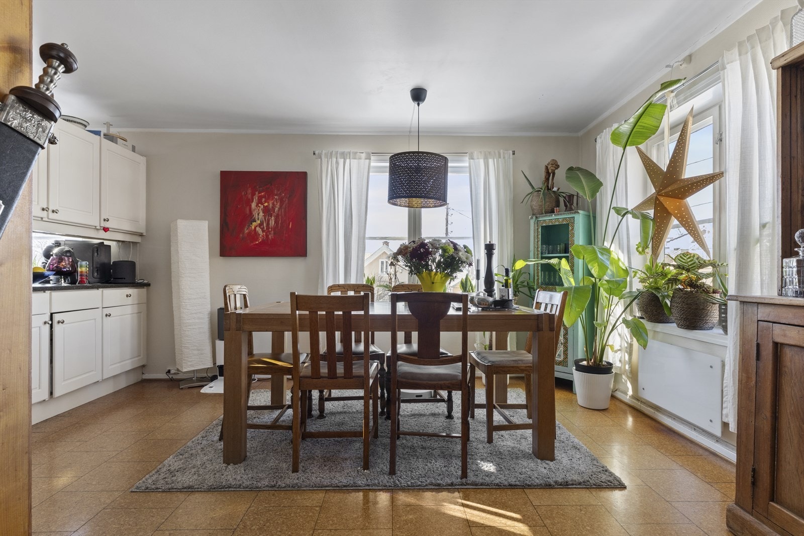 Spisestue, rikelig med plass og møblleringsmuligheter. Galleribilde