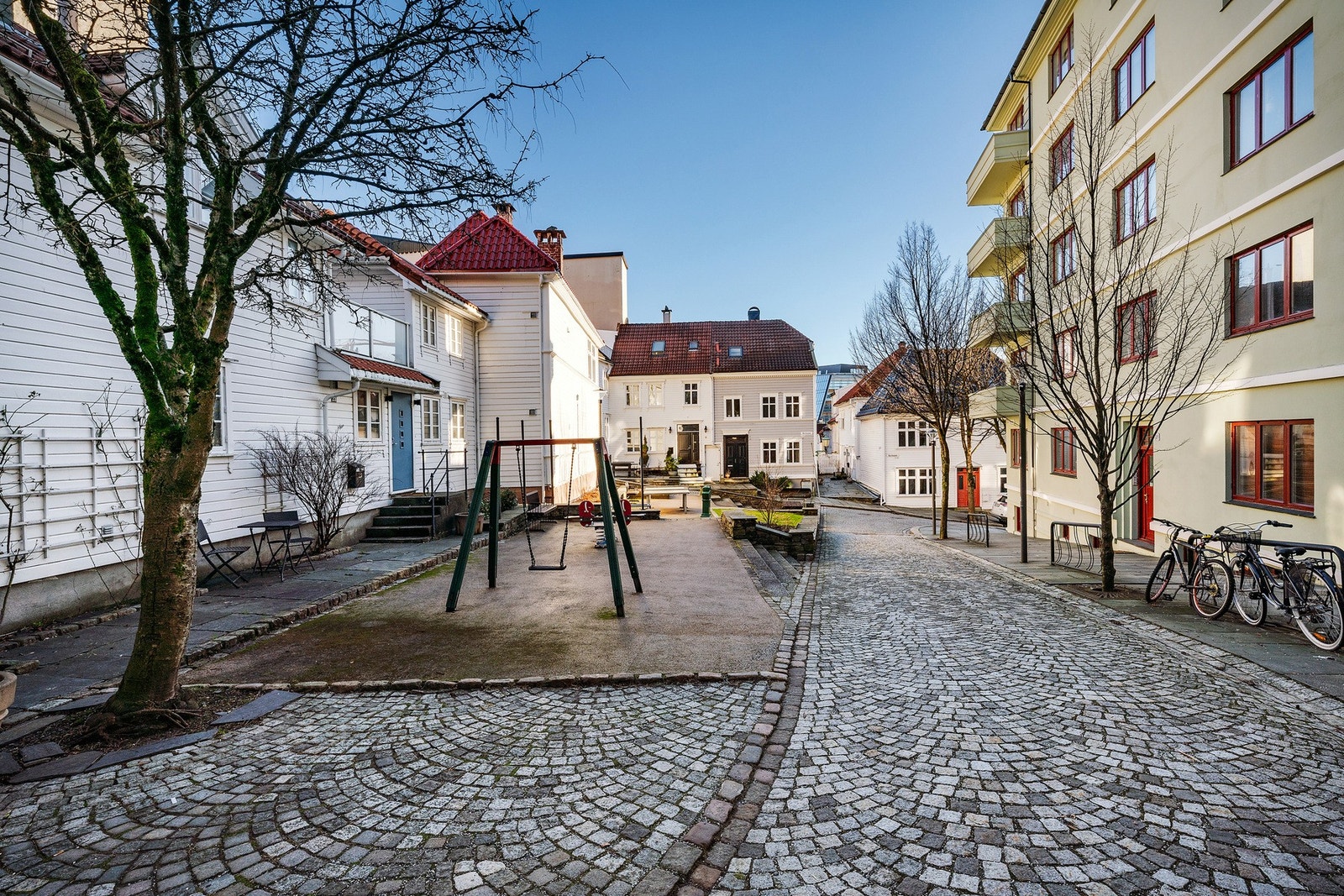Fra leiligheten er det gangavstand til "alt" man trenger i hverdagen. Galleribilde