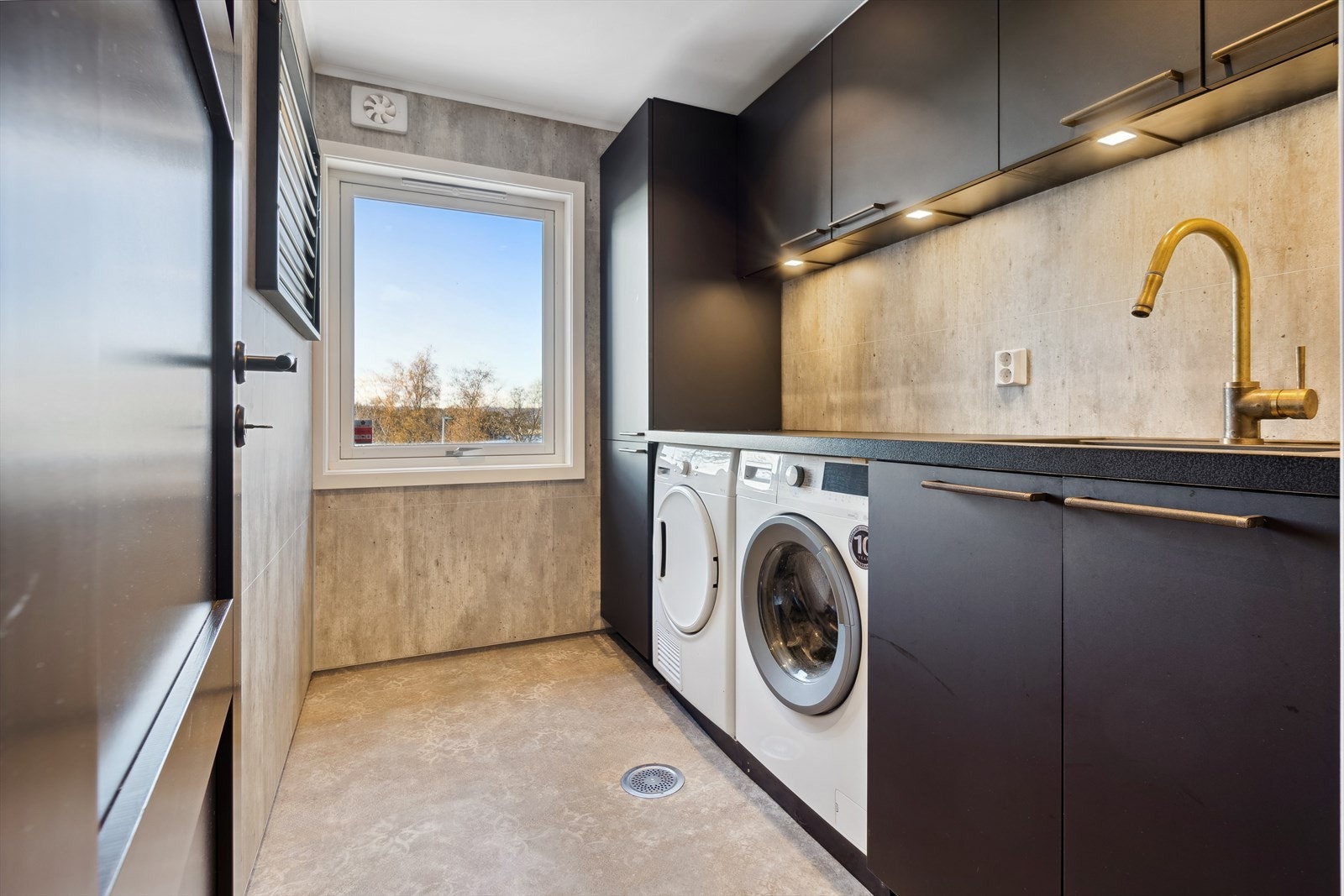 Vaskerom Galleribilde