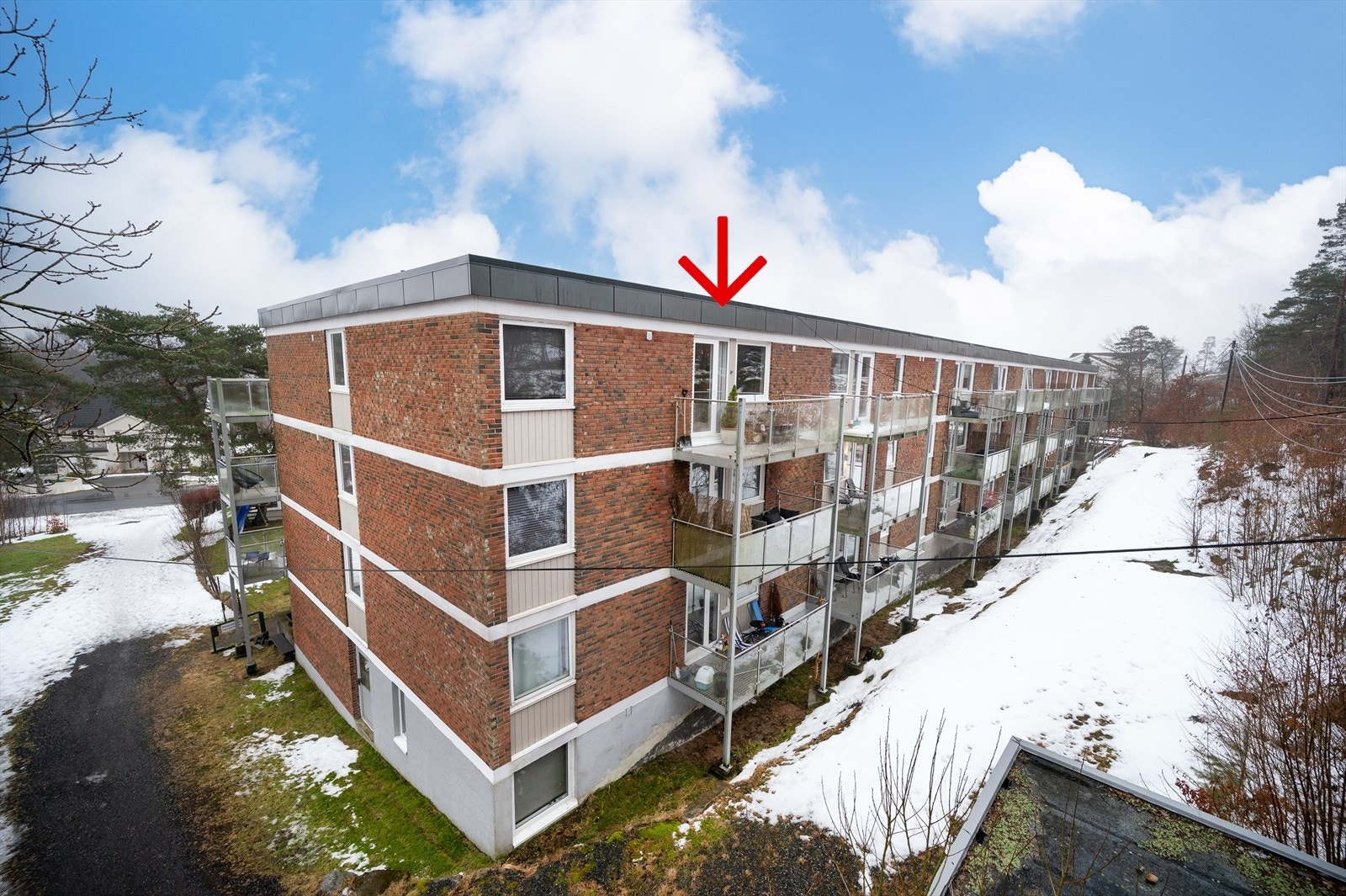 Leiligheten ligger godt til i byggets toppetasje Galleribilde