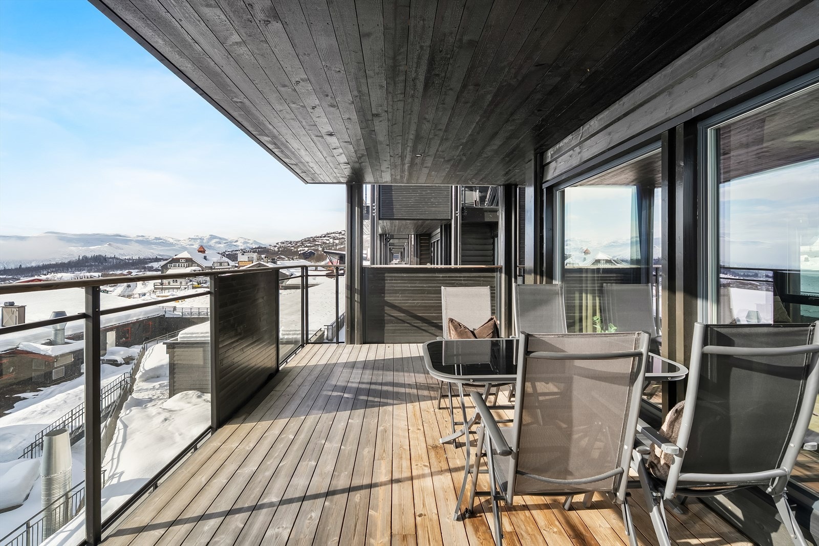 Leiligheten har en romslig balkong på ca. 20m² som gir god plass til utemøblement. Galleribilde