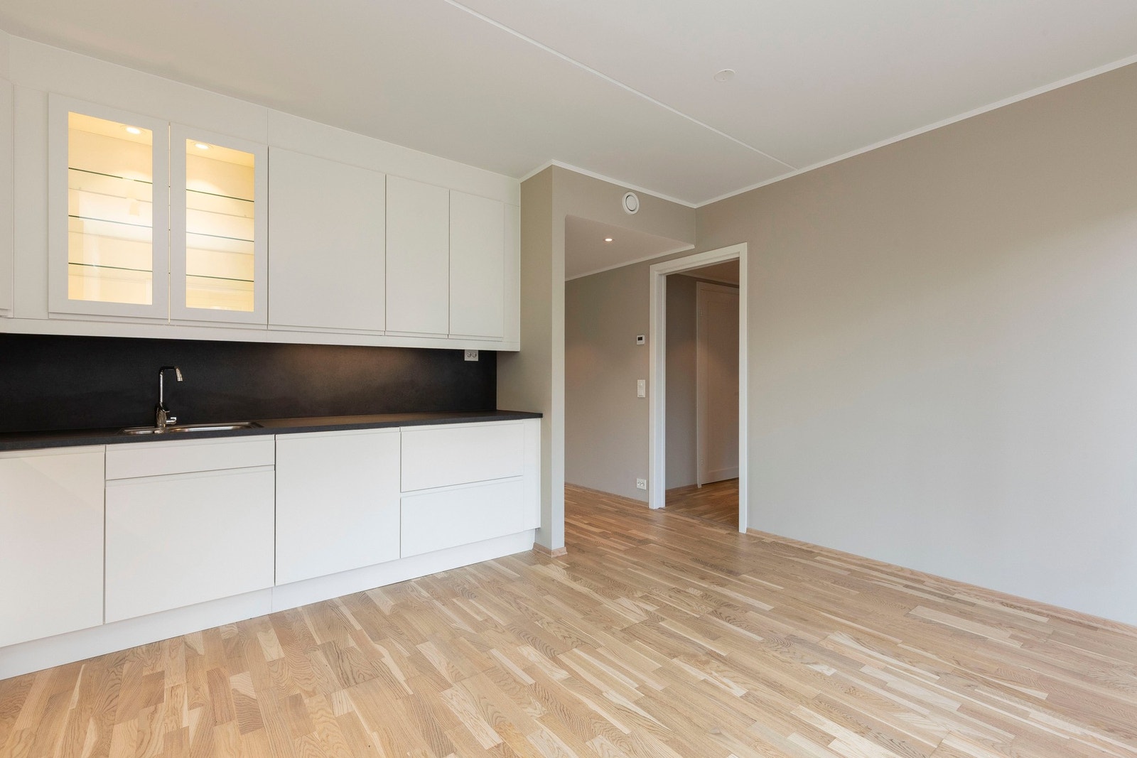 Det er gjort gjennomtenkte materialvalg som danner et helhetlig uttrykk. Galleribilde