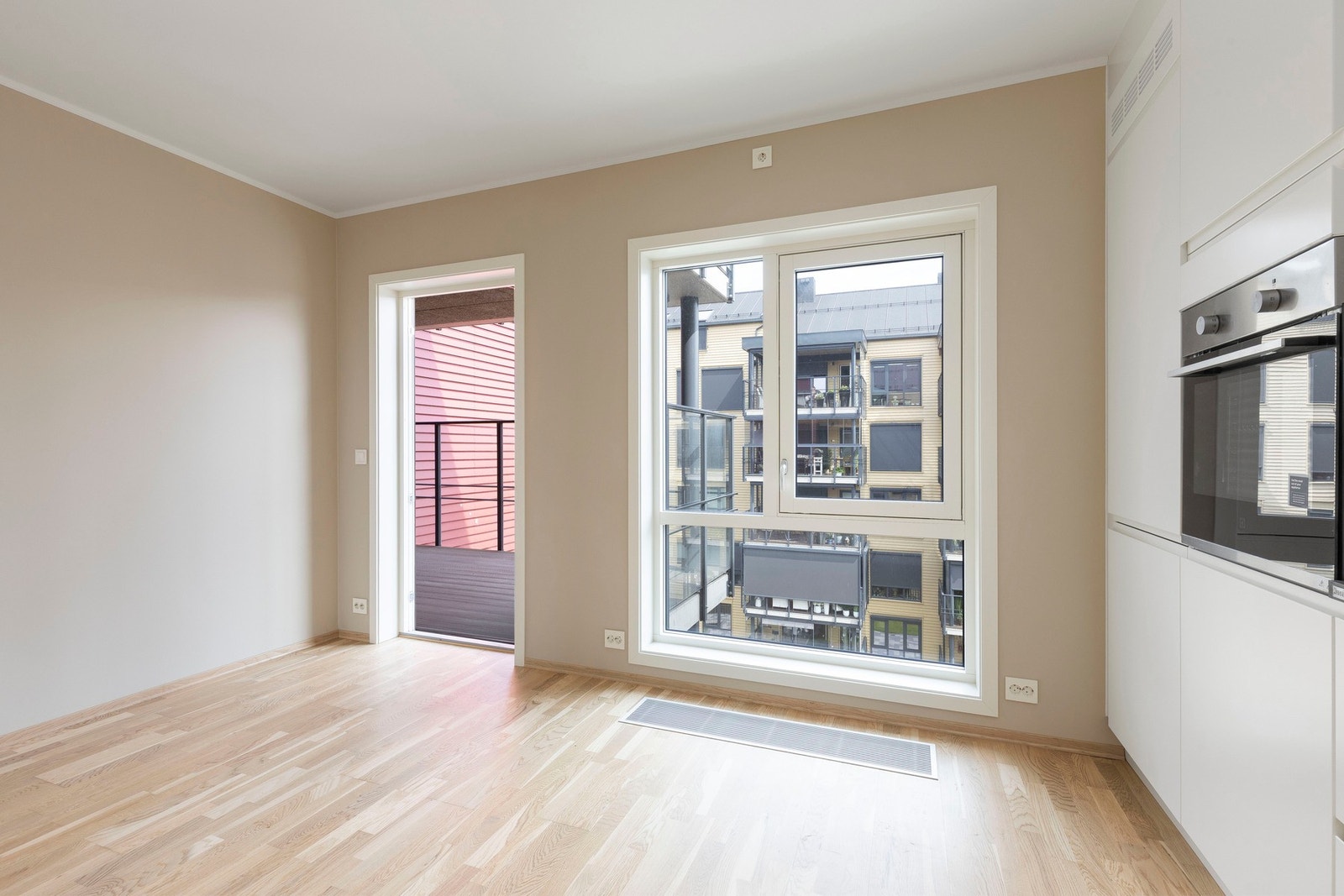 Leiligheten varmes opp av felles fjernvarmesystem Galleribilde