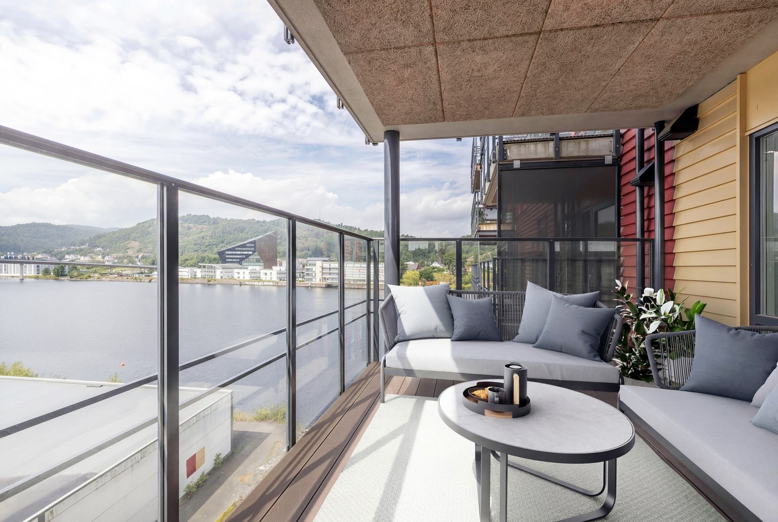 Velkommen til Tollbugata 37A Foto: Danny Twang (digital styling) Galleribilde