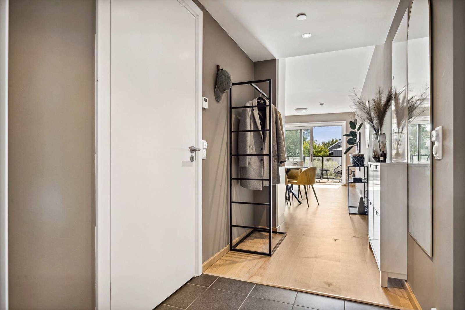 Flislagt gulv med varmekabler gir komfort året rundt. Galleribilde