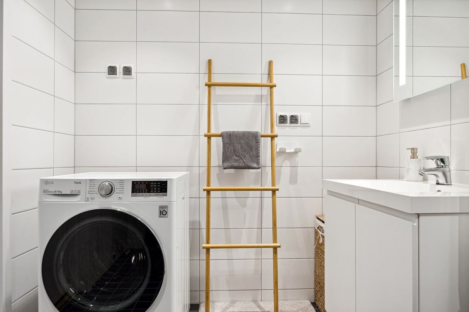 Badet ligger i tilknytning til entréen. Galleribilde