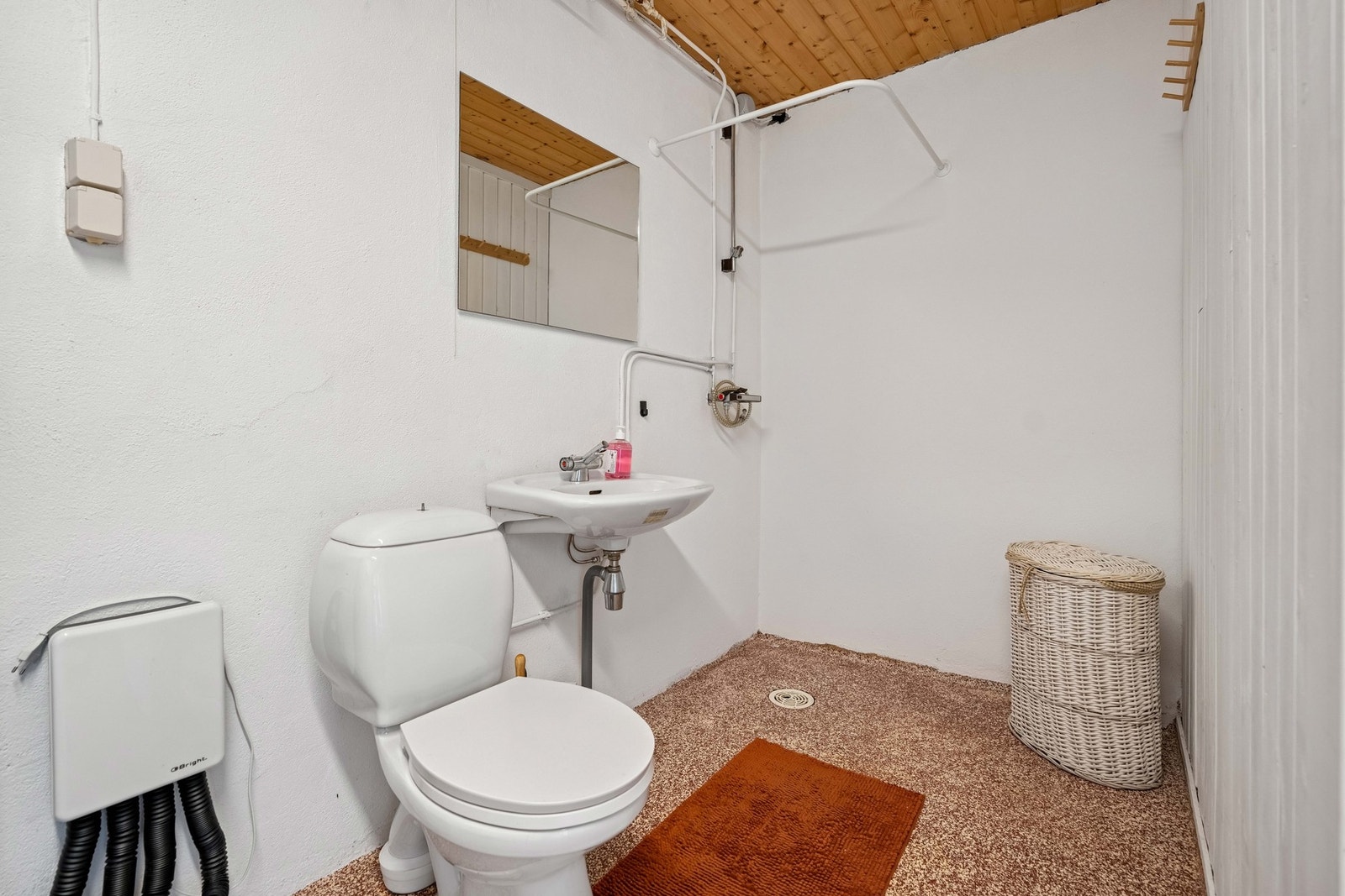 Rommet har også en dusjsone Galleribilde