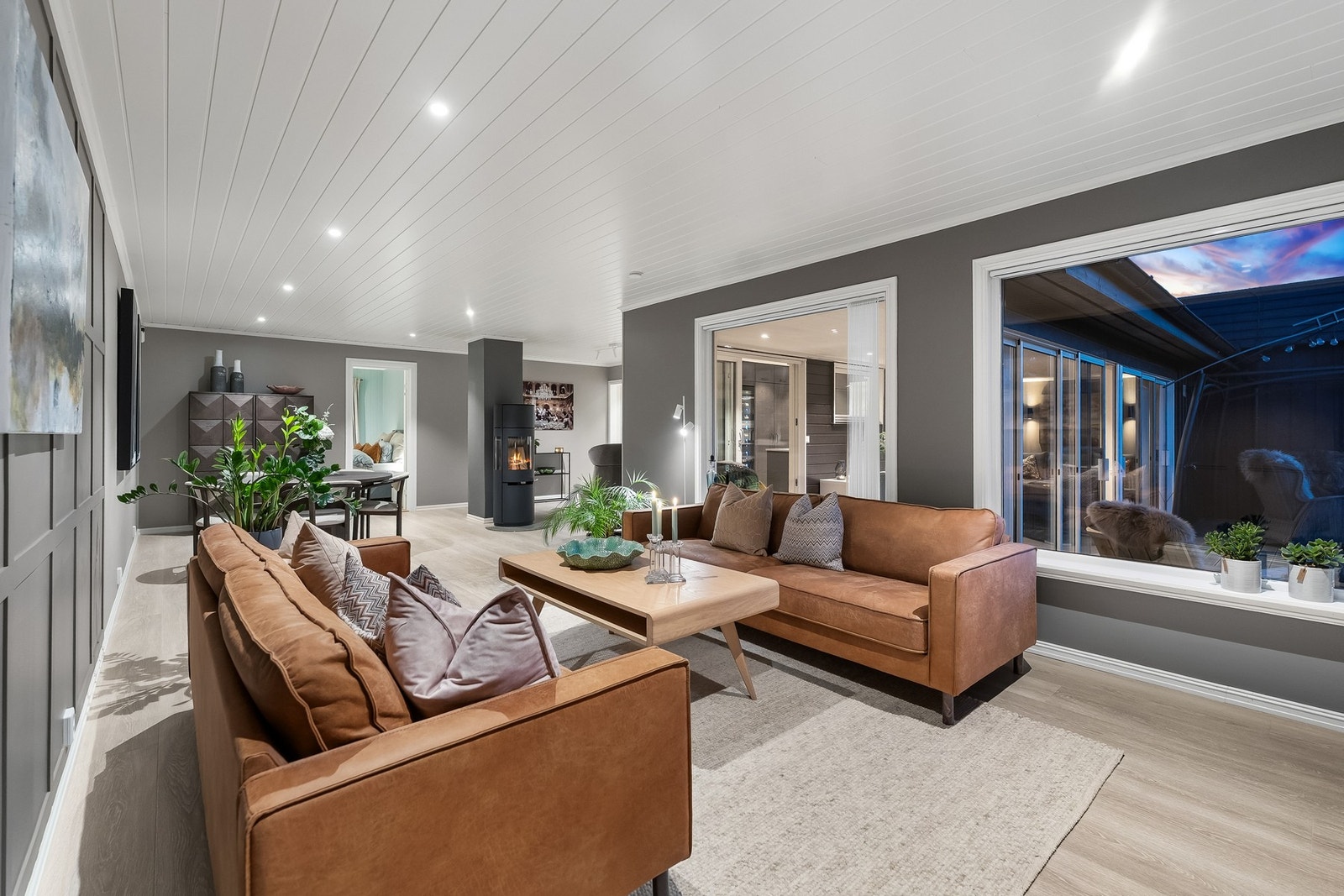 Kjell Olav Bårdseng viser deg denne flotte eneboligen i kjede med alt på en flate i Feiringgata 53. Boligen er betydelig oppgradert og påkostet. Galleribilde