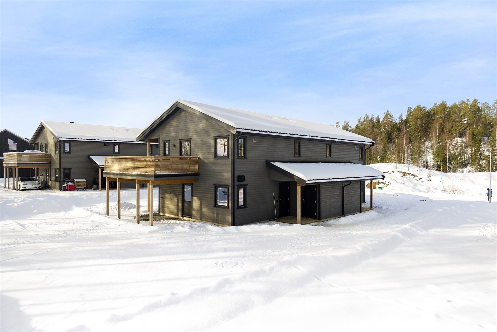 Velkommen til Hjortetråkket 120, som navnet tilsier er vi her ikke langt fra marka med mulighet for fantastiske naturopplevelser. Bilder hentet fra nabo bolig 118. Fotograf Diakrit Norge AS! Galleribilde