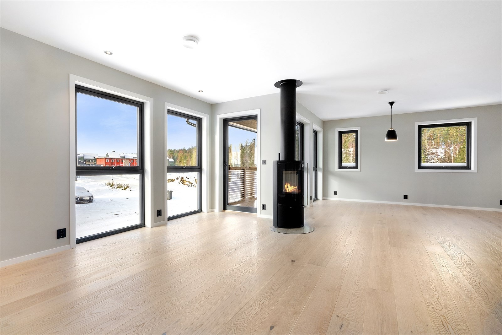 Hele boligen har en trendy liste fri utforming opp mot tak. (Bilder hentet fra nabo bolig 118). Galleribilde