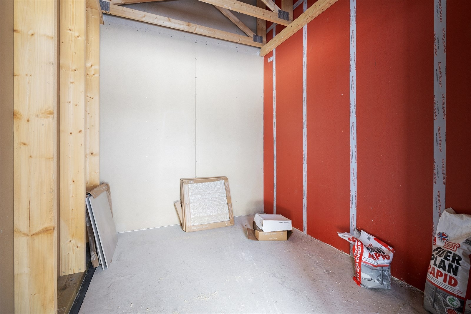 Utvendig sportsbod. (Bilder hentet fra nabo bolig 118). Galleribilde