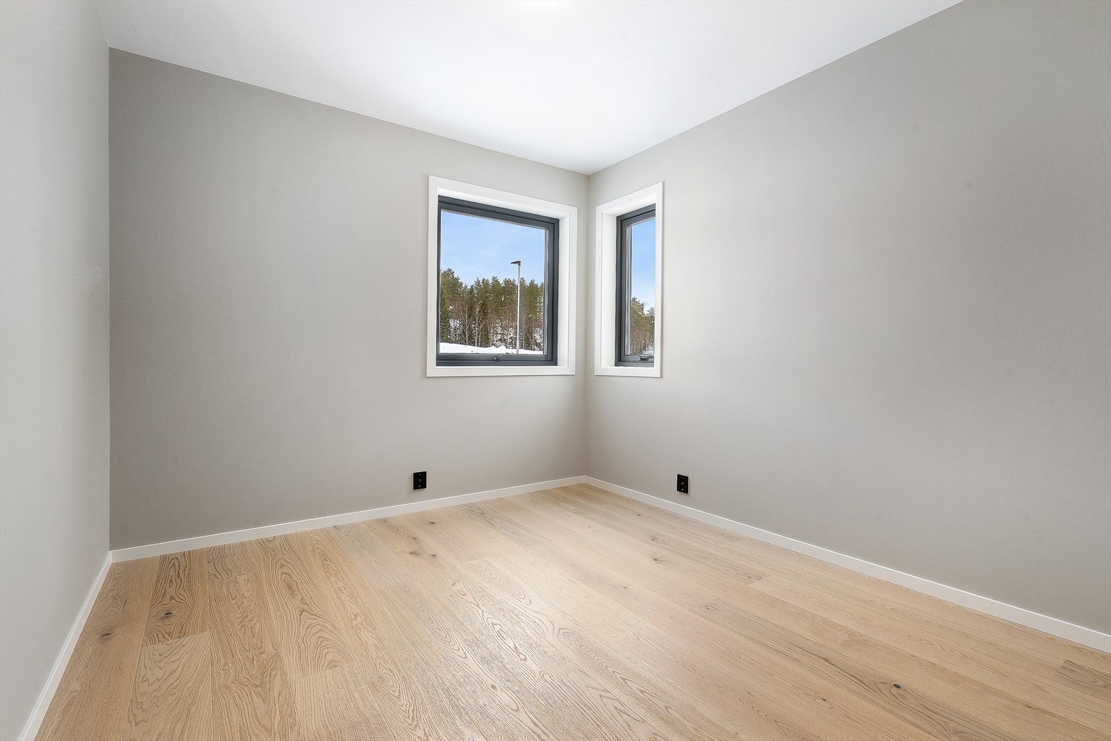 Boligen er moderne og har tidsriktige i utforminger og fargevalg. (Bilder hentet fra nabo bolig 118). Galleribilde