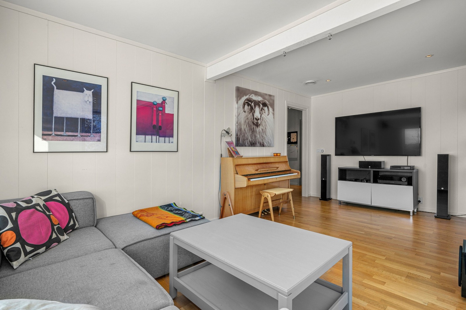 Perfekt tv-stue eller ungdomsavdeling. Galleribilde