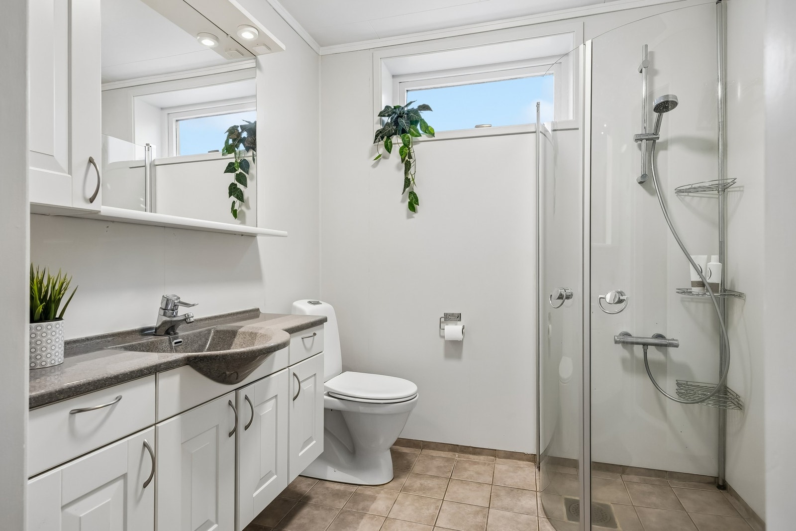 Baderom i sokkel. Galleribilde