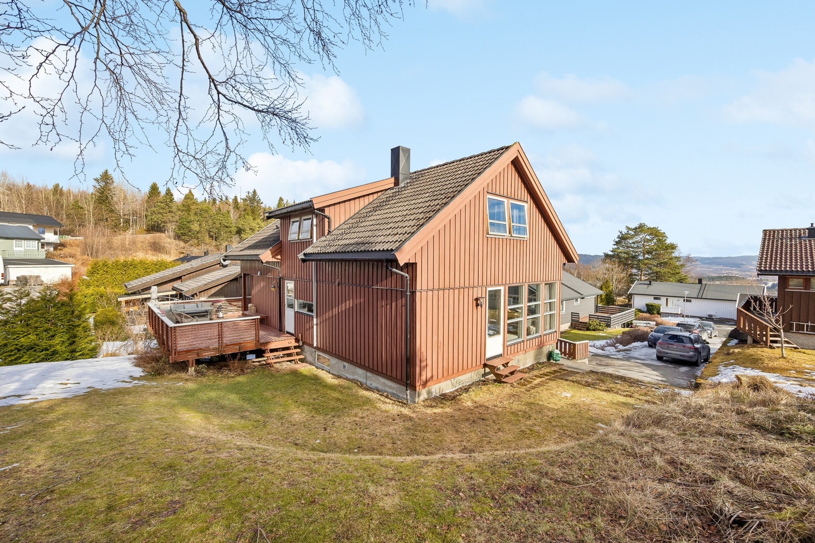 Eiendommen har vært gjenstand for store oppgraderinger de siste årene og fremstår svært tiltalende og velholdt. Galleribilde