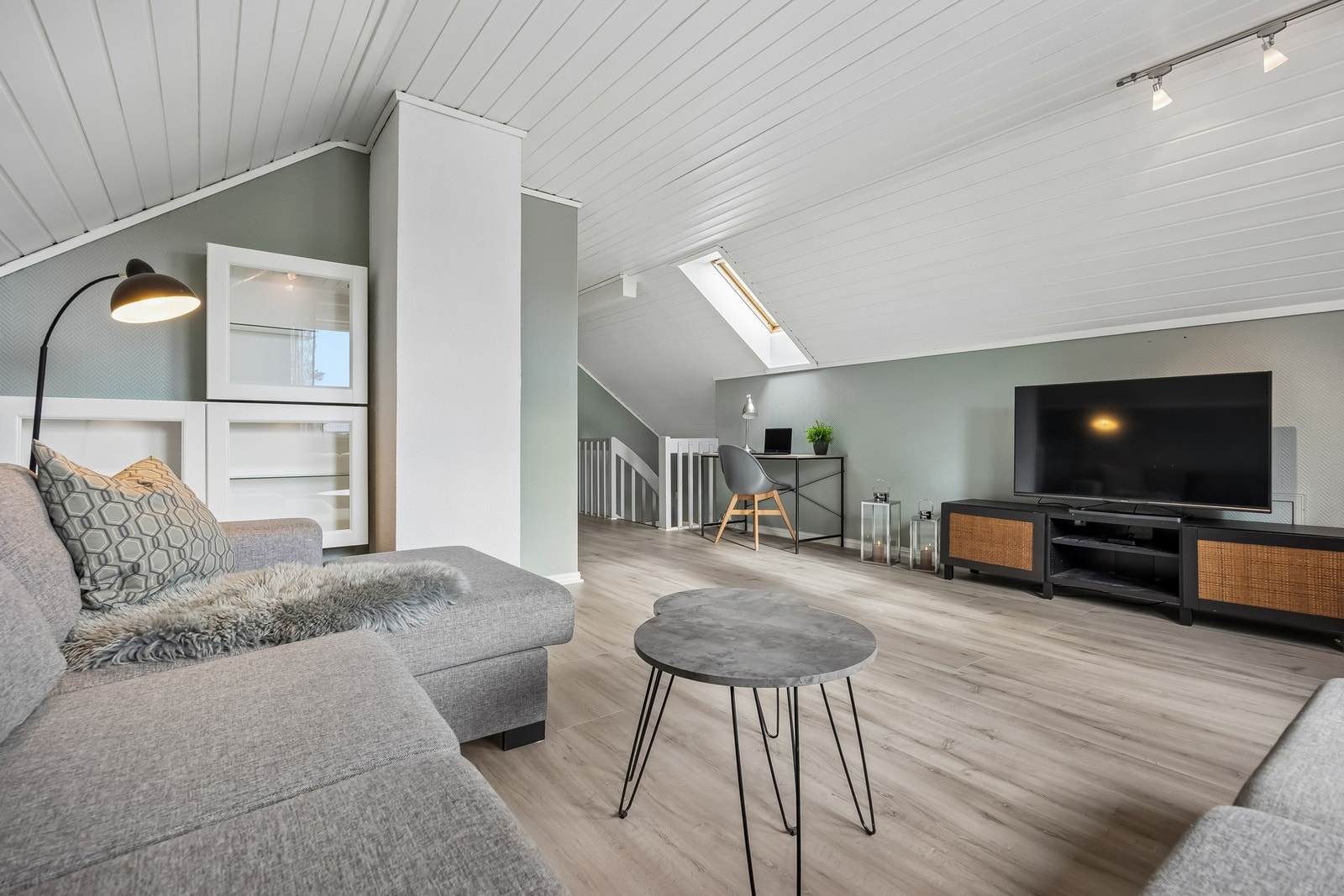 Ekstra stue i 2. etasje, perfekt som TV-stue, ungdomsstue eller et ekstra oppholdsrom. Galleribilde