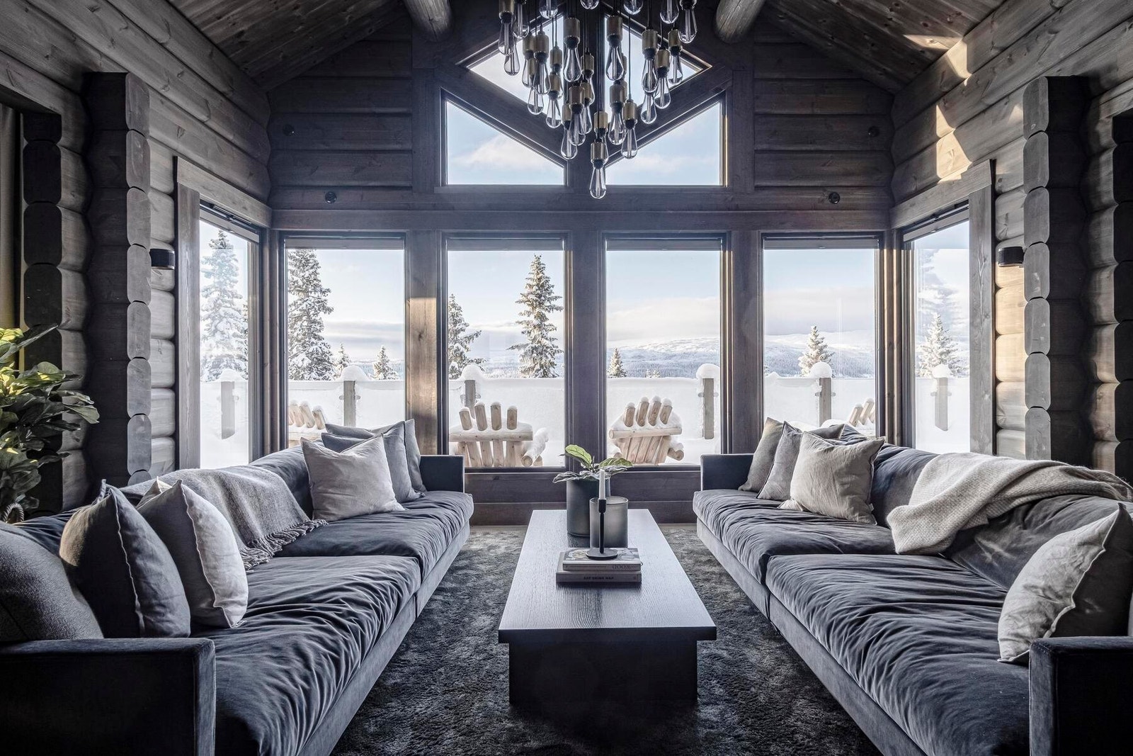 Foto fra en oppsatt Øverbygg hytte. I dette prosjektet er det oppstue over stua slik at det blir flat himling. Galleribilde