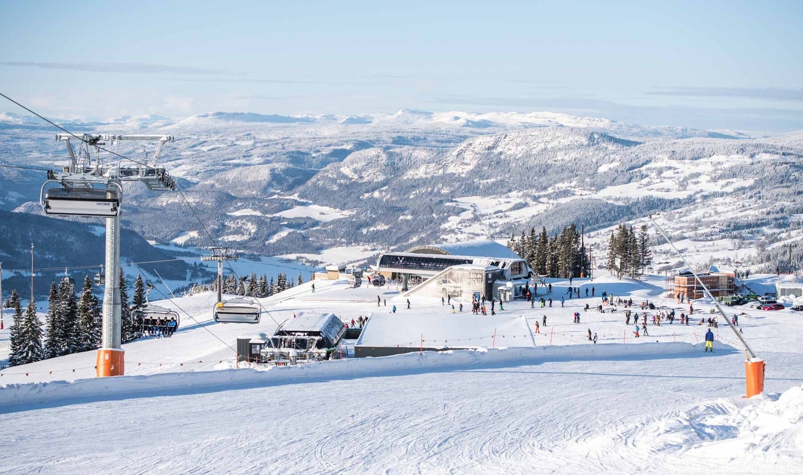 Fra alpinbakken, ved toppen av gondolen - ikke langt fra tomtene Galleribilde