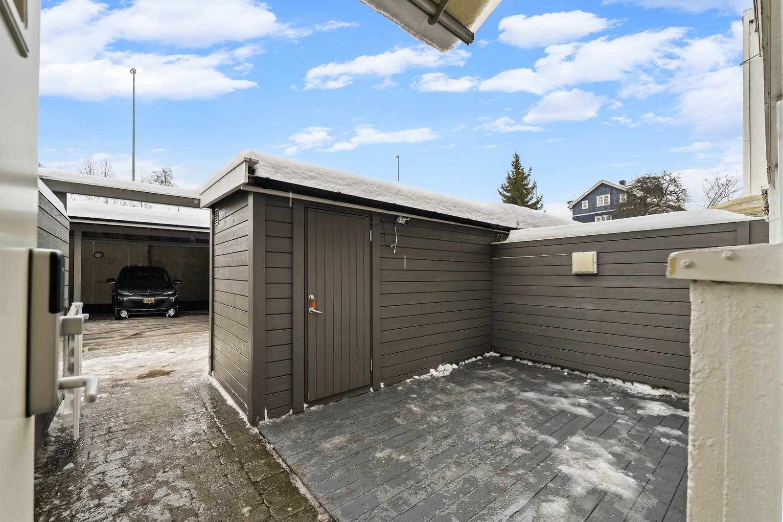 Praktisk sportsbod ved inngangspartiet. Galleribilde