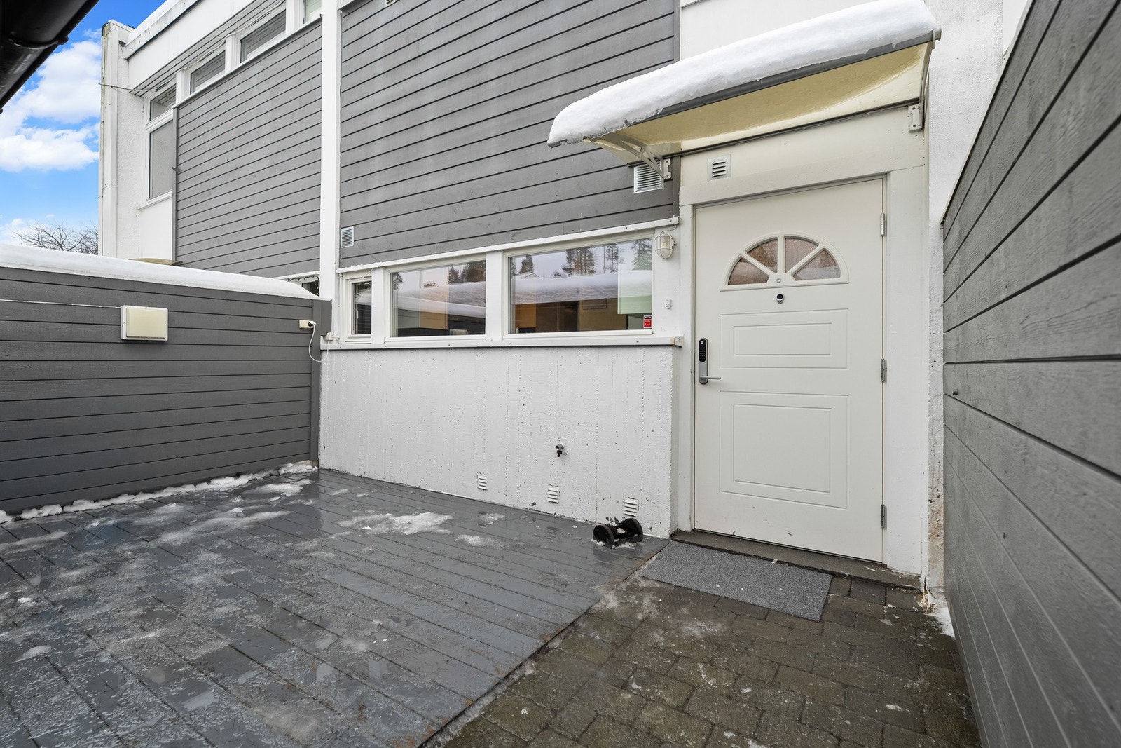 Et hyggelig inngangsparti ønsker deg velkommen inn. Galleribilde