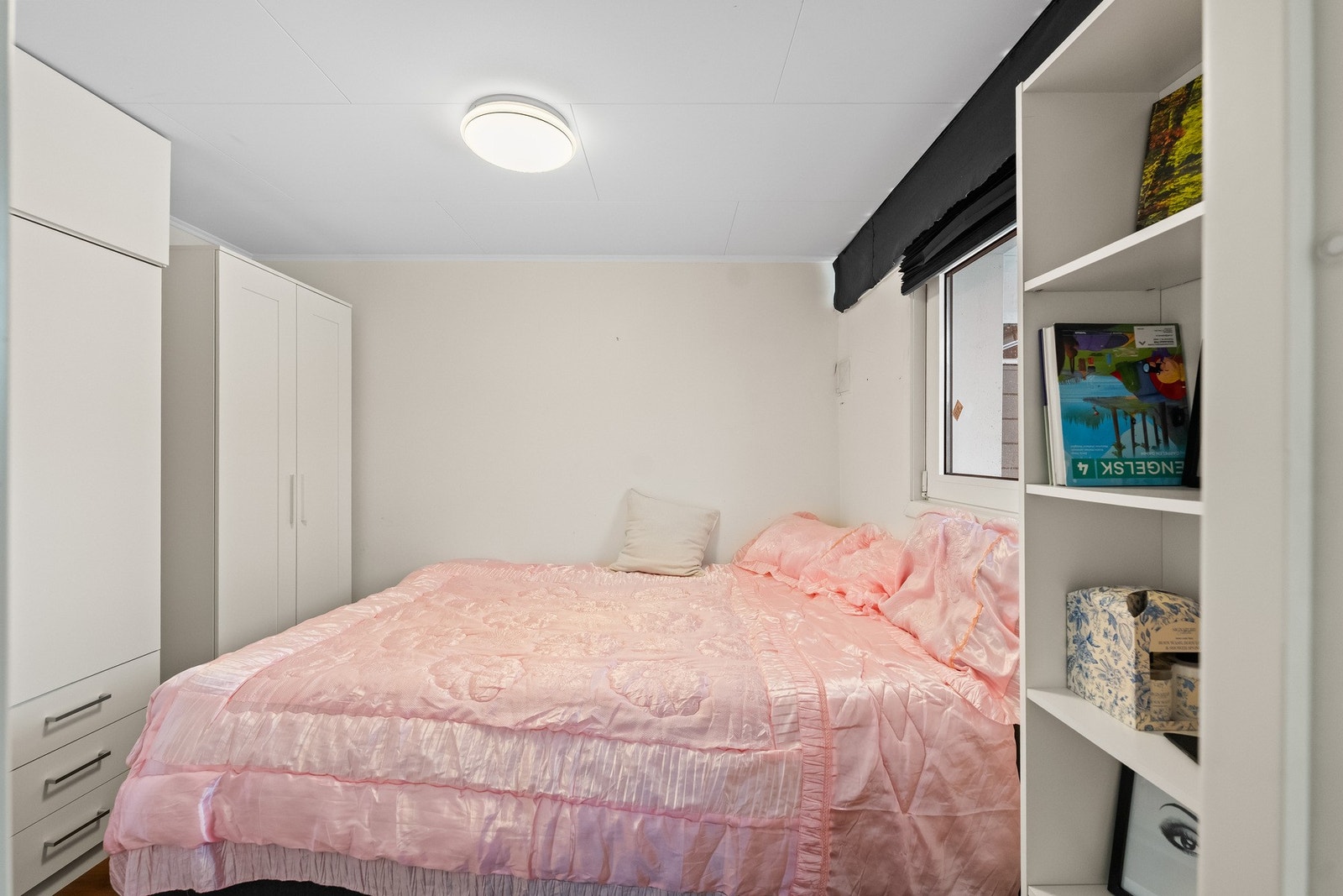 Hybel: Sovealkove. Galleribilde