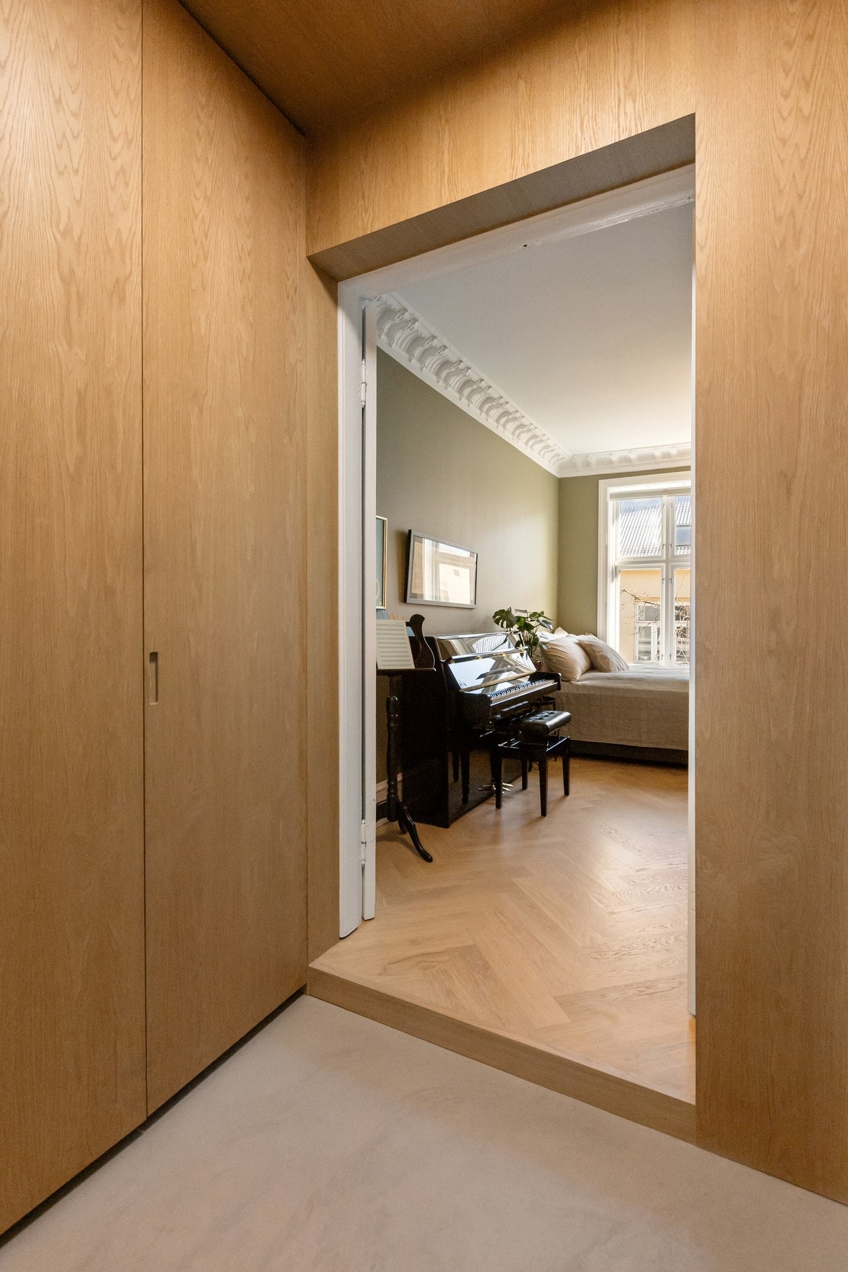 Fra boligens entré er det adkomst til boligens tredje soverom. Galleribilde