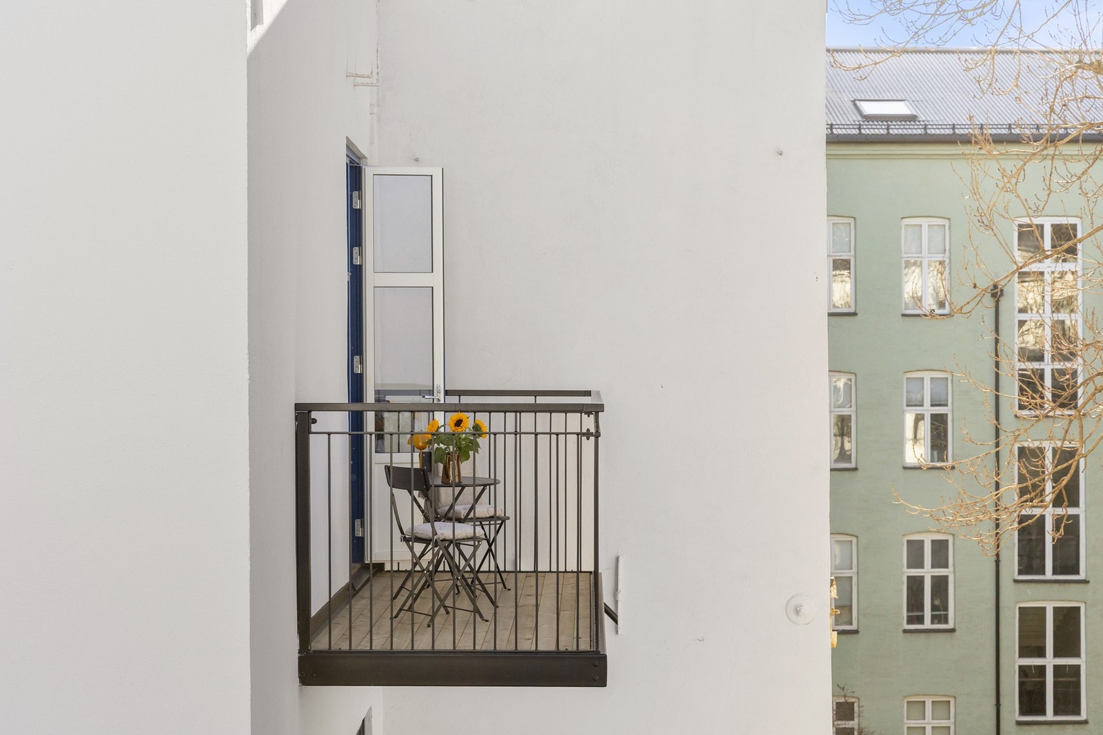 Balkongen har en idyllisk og skjermet plassering. Galleribilde