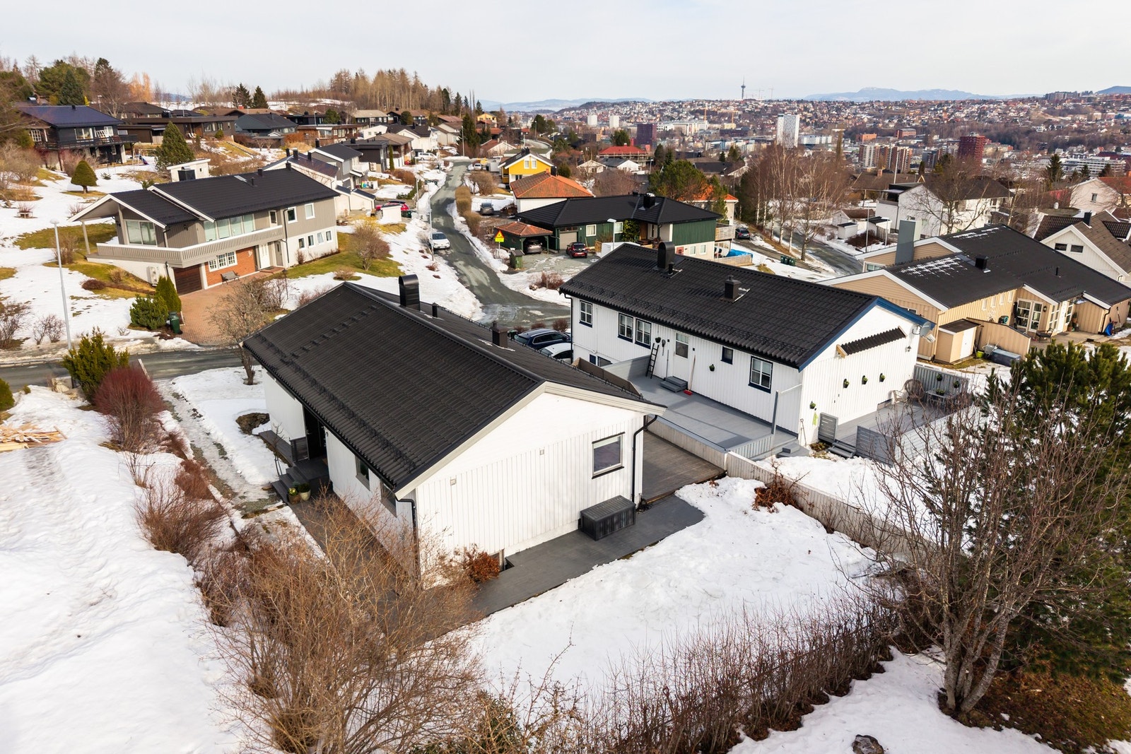 Boligen ligger i et familievennlig område like ved grøntområdene på Havstein. Nabolaget er uten gjennomgangstrafikk, og består av folk i alle aldre. Galleribilde