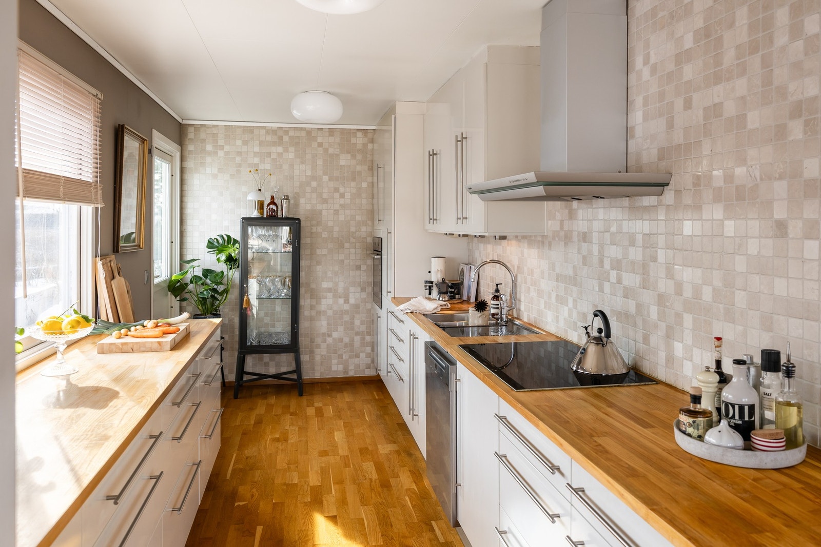 Ventilasjon på kjøkkenet er mekanisk avtrekk og er vurdert til TG-1 av takstmann. Galleribilde