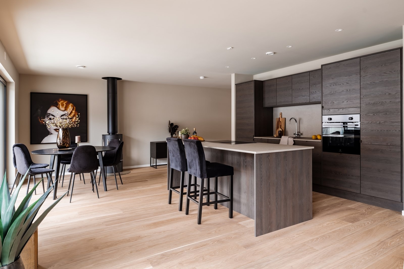 Granliveien 21L er en ny og lekker enebolig i rekke med familievennlig planløsning, gode oppholdsrom og mulighet for hybel i 1.egt. Galleribilde