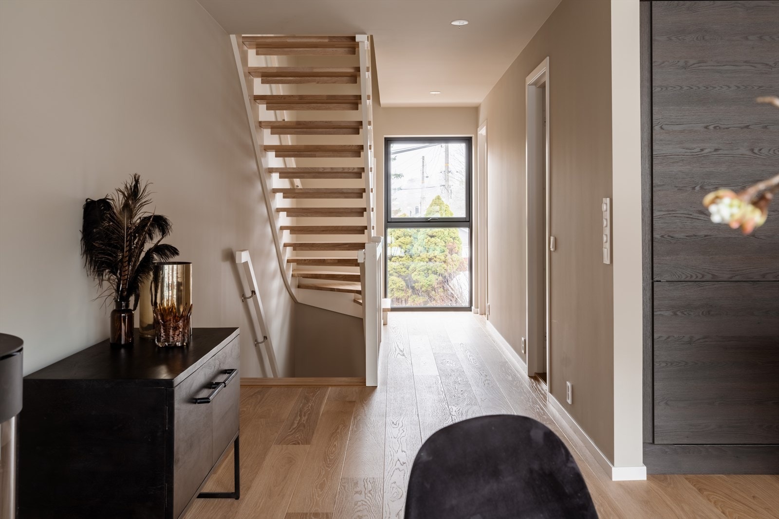 Trappeadkomst mellom etasjene. Galleribilde