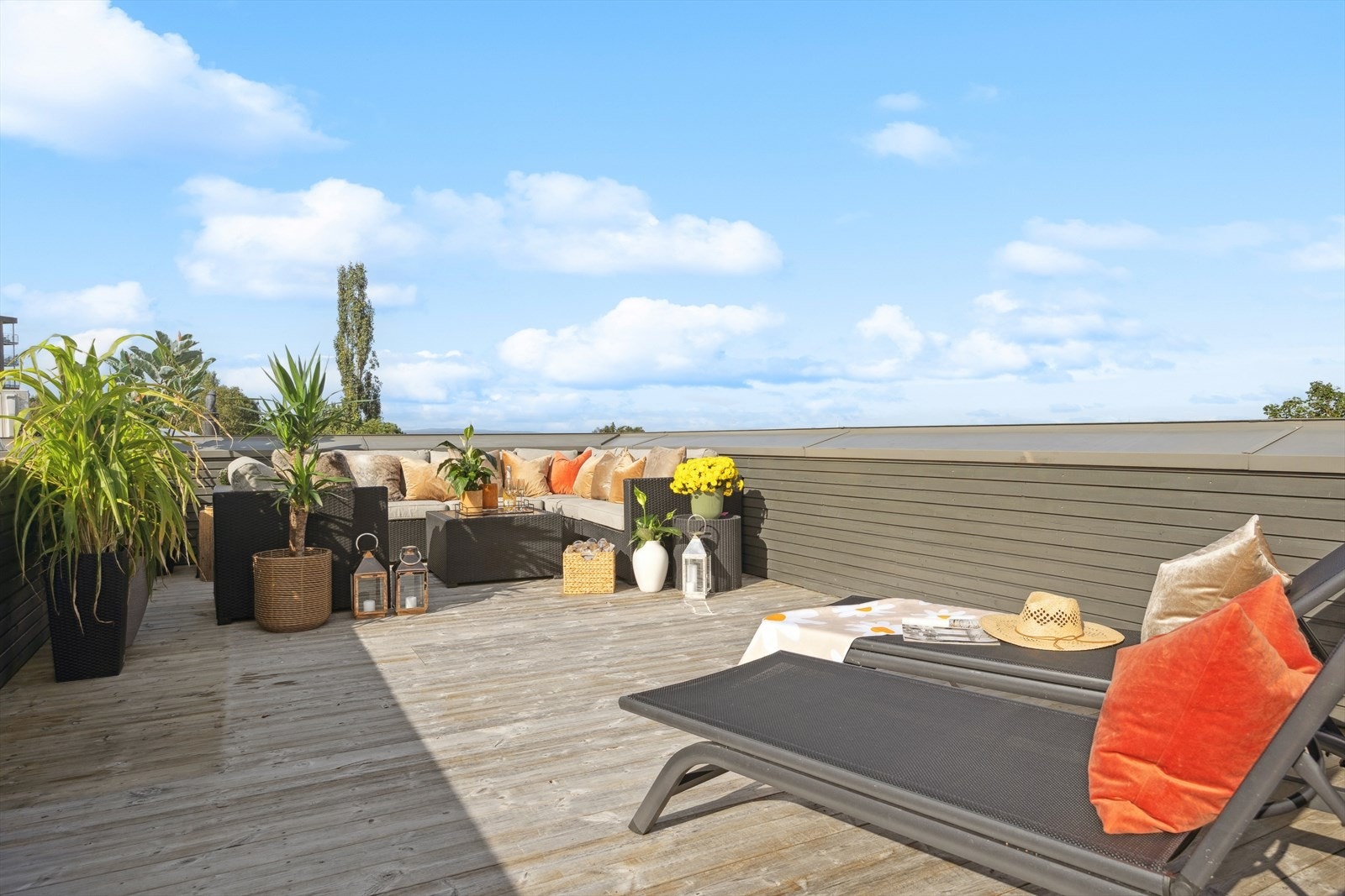 Boligen kan by på uteplasser fordelt på 3 etasjer på totalt 75 kvm. Galleribilde