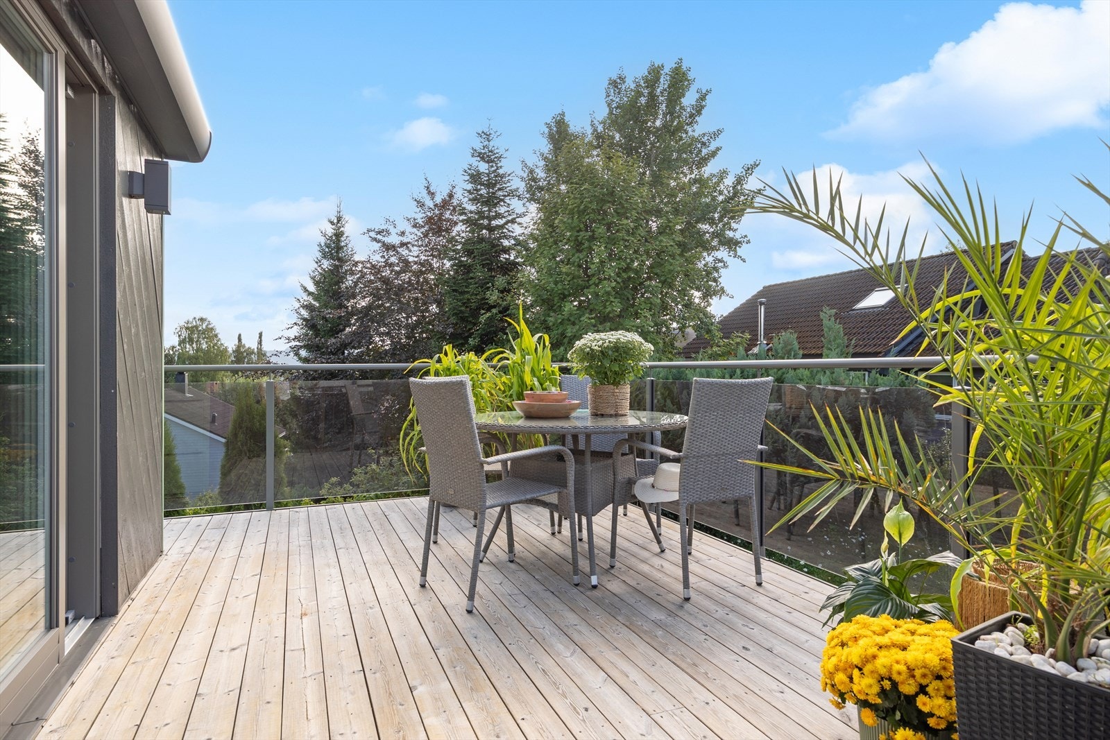 Veranda i 2.etg måler 19 kvm og har gode solforhold Galleribilde