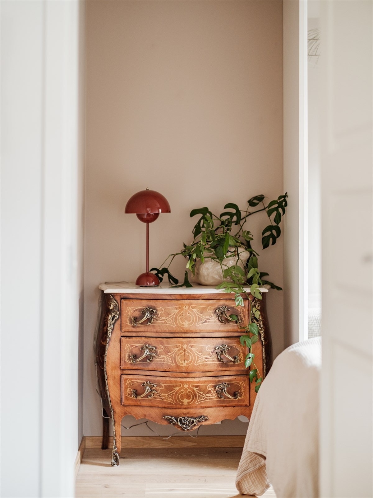 Soverom II ligger i motsatt ende av leiligheten. Galleribilde