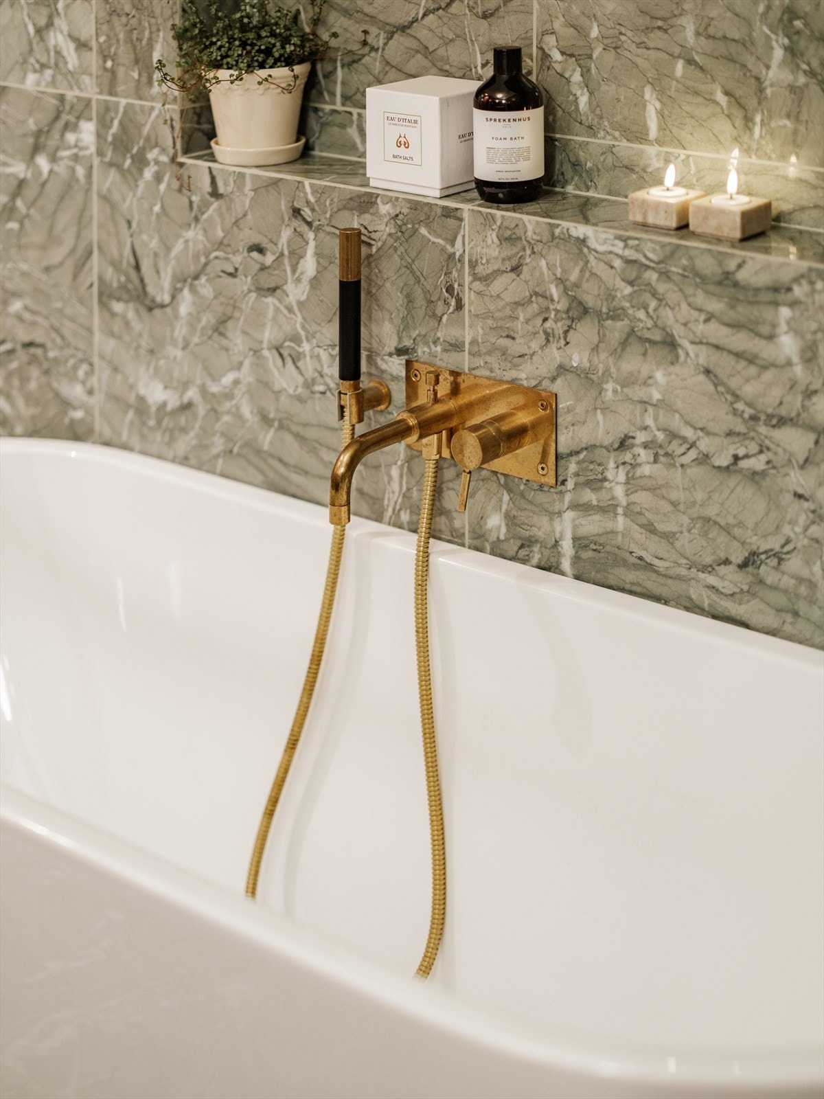 Detaljer badekar. Galleribilde